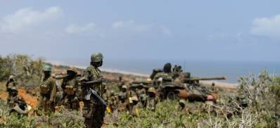 Den afrikanske unionens fredsbevarende styrke AMISOM støtter regeringen i Somalia i kampen mod oprørsgrupper som al-Shabaab. Foto: UN Photo/Tobin Jones.